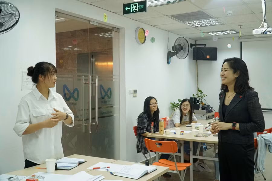 Bạn Mạc Thị Linh (DynaGen khóa II) bày tỏ điều tâm đắc sau khóa tập huấn.