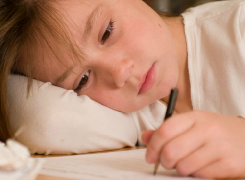 Nên làm gì khi con viết chậm, lười học ảnh 1 nen-lam-gi-khi-con-viet-cham-luoi-hoc