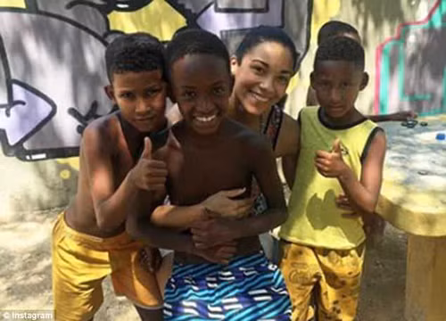 Christina hiện là giám đốc tổ chức từ thiện vì trẻ em Coelho Growth Foundation