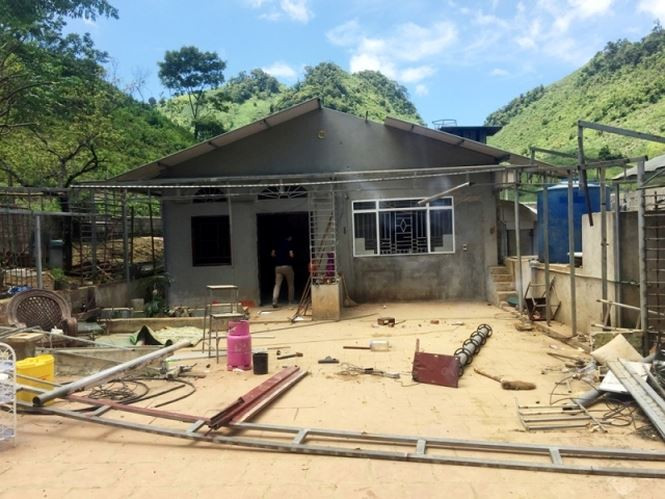 Ngôi nhà của Nguyễn Văn Thuận tại bản Tà Dê, xã Lóng Luông (Vân Hồ, Sơn La). Ngôi nhà của Nguyễn Văn Thuận tại bản Tà Dê, xã Lóng Luông (Vân Hồ, Sơn La).