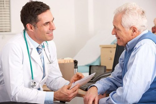 Tuyên bố gây sốc của tiến sĩ Mỹ: “Chữa ung thư sẽ chết sớm hơn“