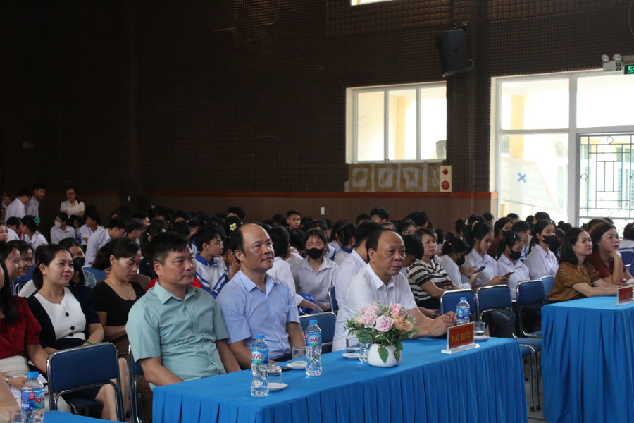 Chương trình tư vấn diễn ra tại trường PTDT Nội trú THCS Phú Lương Chương trình tư vấn diễn ra tại trường PTDT Nội trú THCS Phú Lương