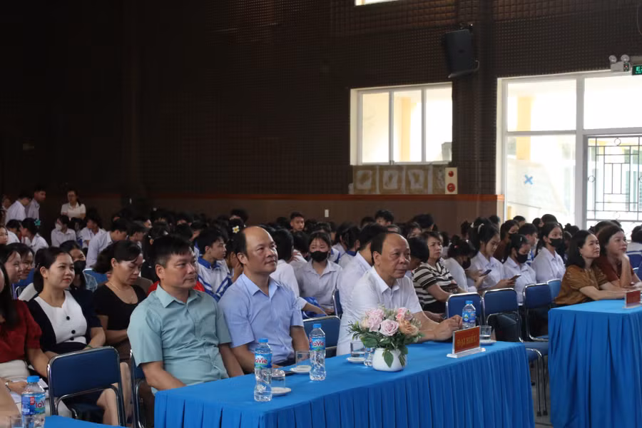 Chương trình tư vấn diễn ra tại trường PTDT Nội trú THCS Phú Lương