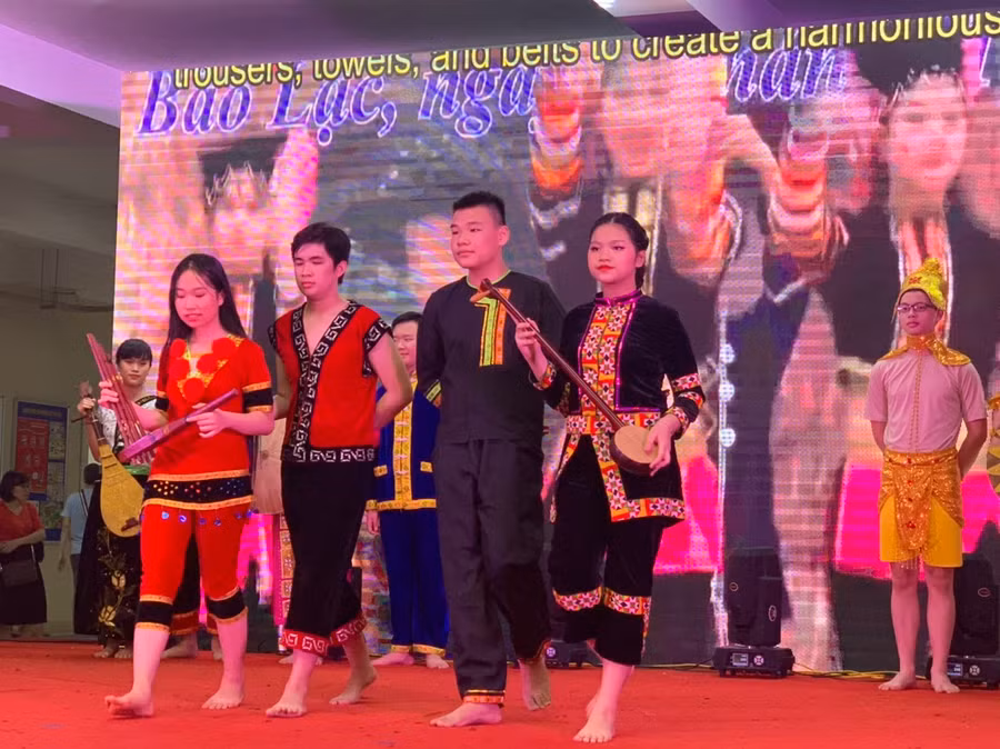 Trường THCS Ngô Sĩ Liên: HS khám phá giá trị văn hoá qua âm nhạc, nghệ thuật ảnh 9