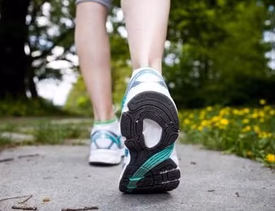 10 mẹo đốt cháy calo hiệu quả nhờ đi bộ ảnh 1