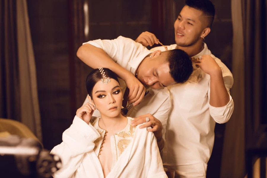 Chiêm ngưỡng 4 bộ đầm dát vàng lộng lẫy của Lý Nhã Kỳ tại tiệc sinh nhật tỷ phú kim cương ảnh 6