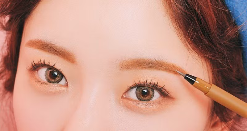 5 mẹo trang điểm giúp chị em trẻ ra hàng chục tuổi ảnh 3 5 tips trang diem co gai nao cung can biet neu muon an gian ca chuc tuoi - 4