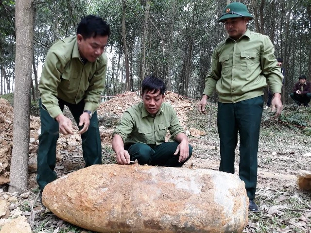 Quả bom được di dời để hủy nổ.