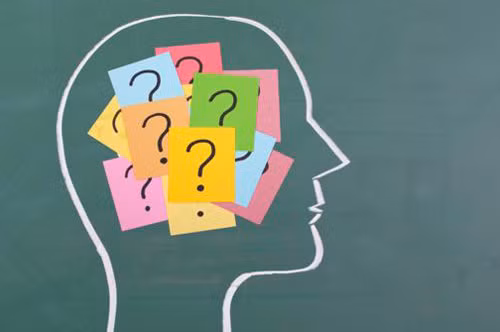 Mất trí nhớ có thể do nhiều nguyên nhân khác nhau, khiến bệnh nhân quên đi ký ức tạm thời hoặc không thể nhớ thêm những điều mới.