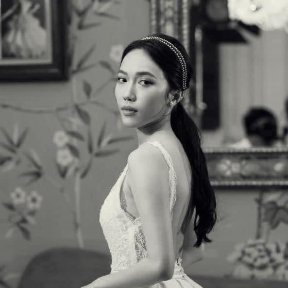 Cô dâu ưu ái kiểu tóc buộc gọn đơn giản... Cô dâu ưu ái kiểu tóc buộc gọn đơn giản...