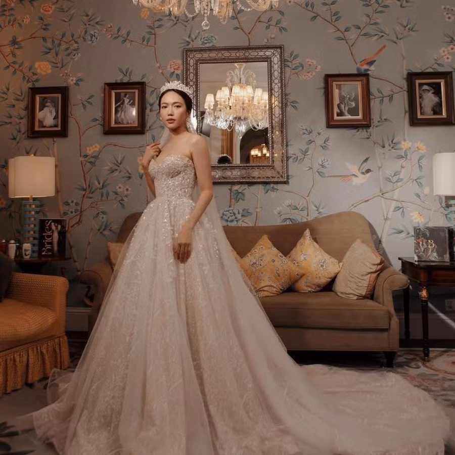 Diệu Nhi xuất hiện với tạo hình cô dâu xinh đẹp, duyên dáng. Diệu Nhi xuất hiện với tạo hình cô dâu xinh đẹp, duyên dáng.