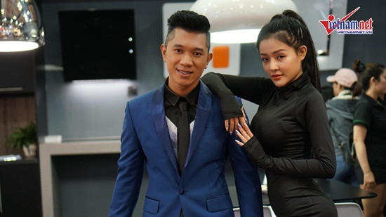 Ban đầu chỉ muốn "quen chơi" nhưng về sau, tình cảm giữa Lương Bằng Quang và Ngân 98 lớn dần. Cả hai thường xuyên chụp hình kỷ niệm. Lương Bằng Quang: Gia đình nói tôi rất nhiều khi yêu Ngân 98