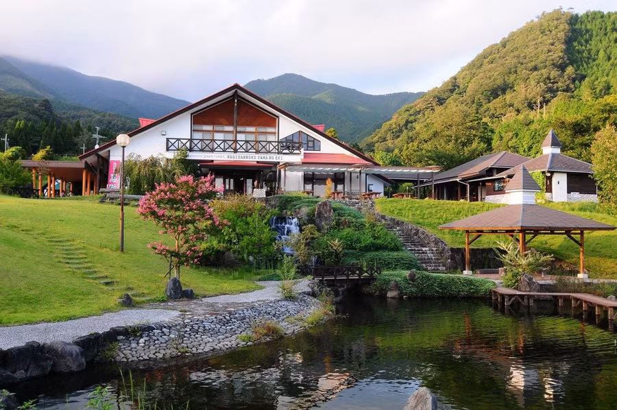 Thị trấn Nhật Bản trả tiền cho người dân để sinh con - Ảnh 1.