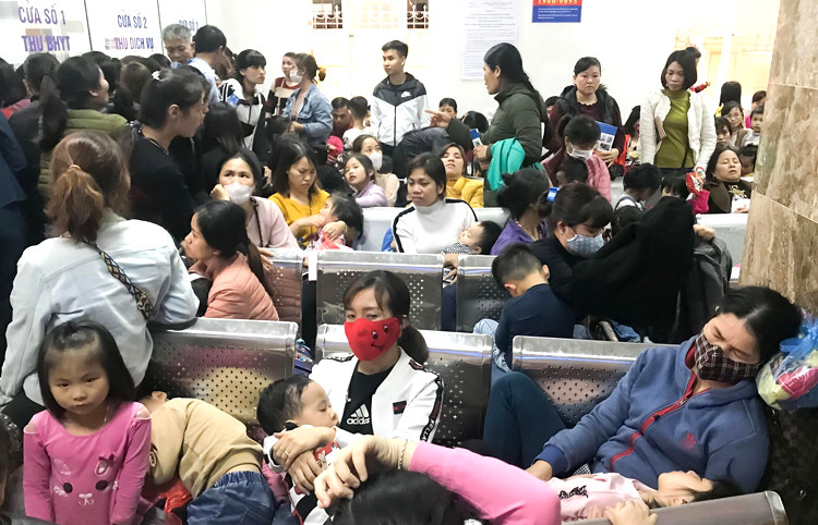 Hàng nghìn học sinh Bắc Ninh chờ để xét nghiệm sán lợn tại các bệnh viện tại Hà Nội Hàng nghìn học sinh Bắc Ninh chờ để xét nghiệm sán lợn tại các bệnh viện tại Hà Nội