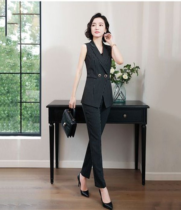 Các mẫu áo vest chuẩn mốt mùa thu giúp nàng công sở ghi điểm tuyệt đối ảnh 7 cac mau ao vest chuan mot giup cac nang cong so ghi diem tuyet doi trong mat dong nghiep - 8