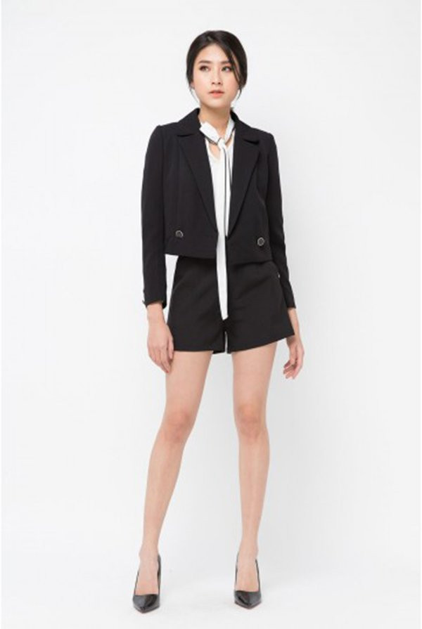 Các mẫu áo vest chuẩn mốt mùa thu giúp nàng công sở ghi điểm tuyệt đối ảnh 18 cac mau ao vest chuan mot giup cac nang cong so ghi diem tuyet doi trong mat dong nghiep - 19