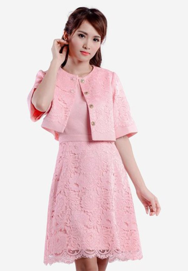 Các mẫu áo vest chuẩn mốt mùa thu giúp nàng công sở ghi điểm tuyệt đối ảnh 19 cac mau ao vest chuan mot giup cac nang cong so ghi diem tuyet doi trong mat dong nghiep - 20