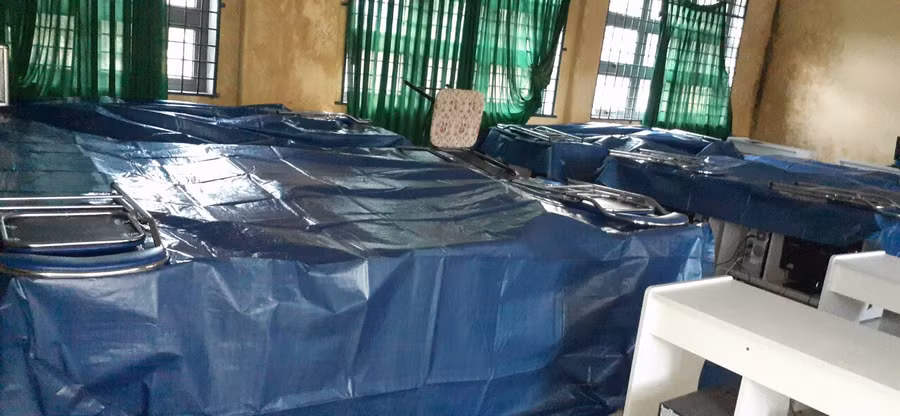 Trường THPT Nguyễn Trãi (Đà Nẵng) bị thấm dột nhiều phòng học và phòng học bộ môn.