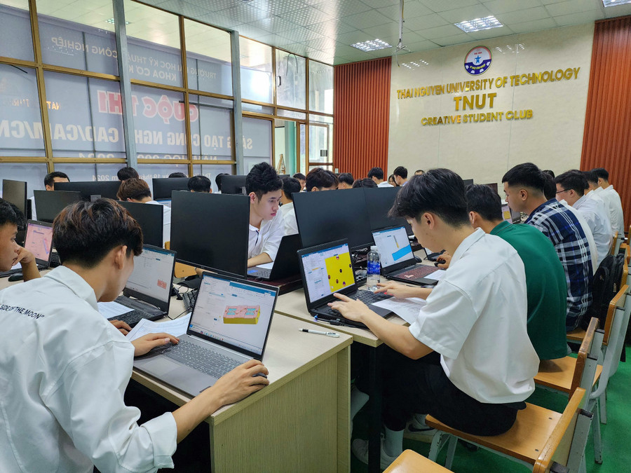 300 thí sinh dự thi. 300 thí sinh dự thi.
