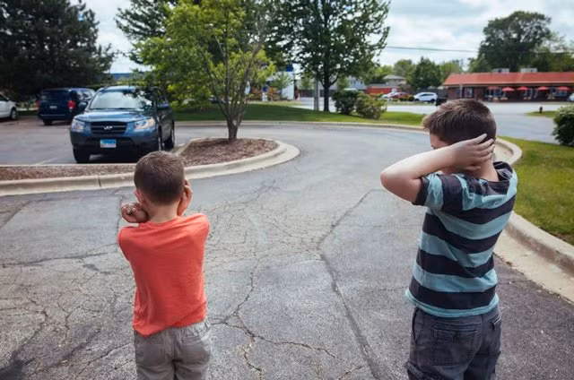 Sinh ra 2 con trai đều tự kỷ, mẹ phát hiện sự thật động trời từ tinh trùng hiến tặng ảnh 2 nhan tinh trung hien tang sinh ra 2 con trai deu tu ky, me phat hien su that dong troi - 4