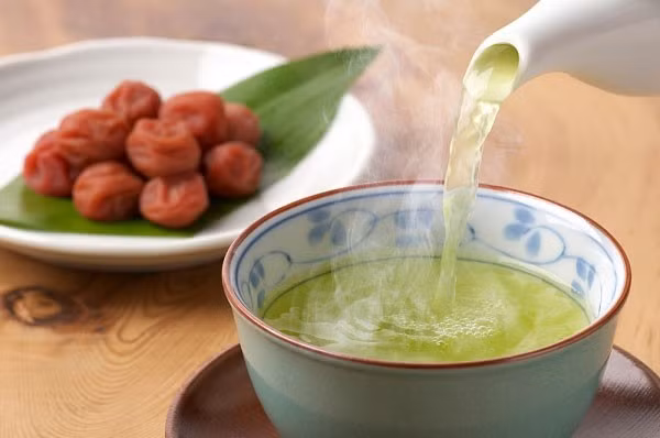 Uống trà sau bữa ăn gây hại cho sức khỏe.