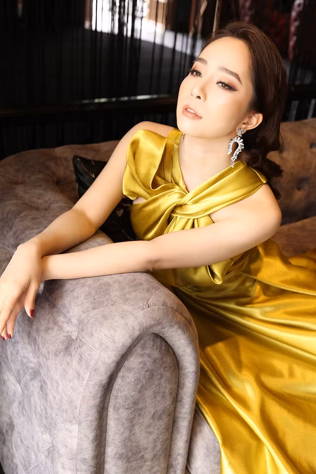 Tuy nhiên, có thể thấy nguyên nhân là vì lớp trang điểm cho bộ ảnh mới mà người đẹp thực hiện. 