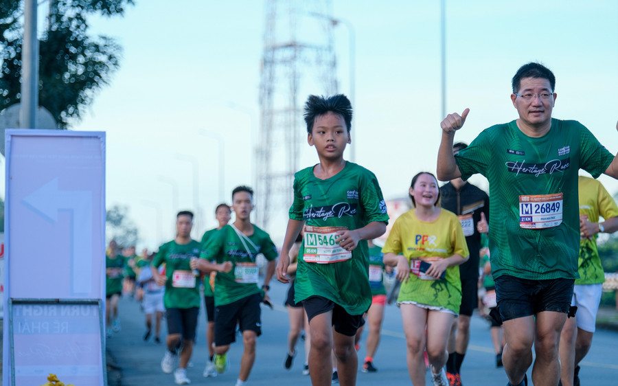 VĐV nhí cũng tham gia tranh tài.