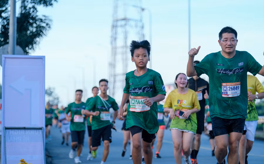 VĐV nhí cũng tham gia tranh tài.