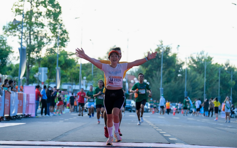 Các VĐV về đích.