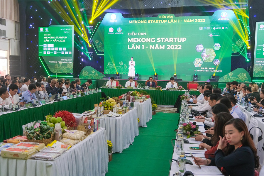 Quang cảnh diễn đàn.