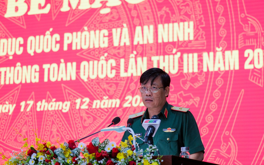 Thiếu tướng Trần Ngọc Thanh, Vụ Trưởng Vụ Giáo dục Quốc Phòng và An Ninh (Bộ GD&amp;ĐT) phát biểu bế mạc hội thao.