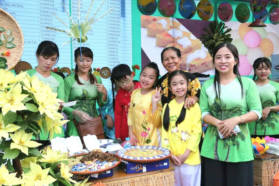 Các nghệ nhân và trường học tham gia Ngày hội Du lịch - Đêm Hoa đăng Ninh Kiều năm 2020.