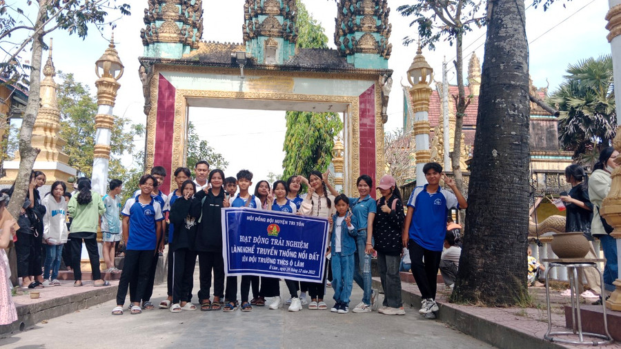 Trường THCS Ô Lâm (An Giang) thường xuyên tổ chức các hoạt động trải nghiệm tham quan các làng nghề truyền thống tại địa phương.