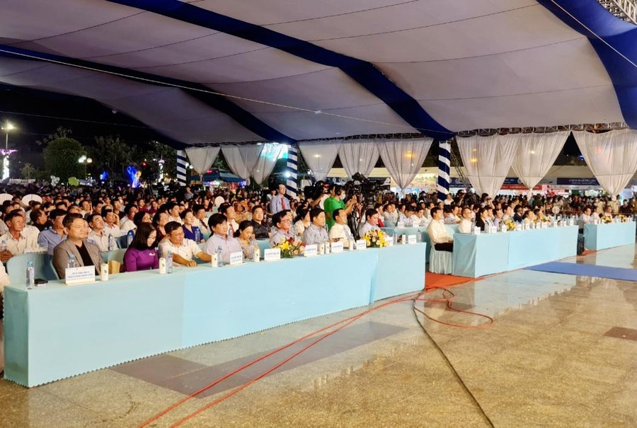 Quang cảnh lễ khai mạc.