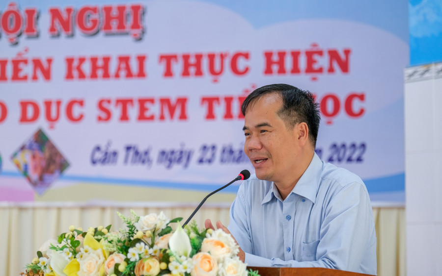 Ông Nguyễn Phúc Tăng, Phó Giám đốc Sở GD&ĐT TP Cần Thơ ghi nhận và biểu dương sự nỗ lực của giáo viên trong triển khai thí điểm giáo dục STEM. Ông Nguyễn Phúc Tăng, Phó Giám đốc Sở GD&ĐT TP Cần Thơ ghi nhận và biểu dương sự nỗ lực của giáo viên trong triển khai thí điểm giáo dục STEM.