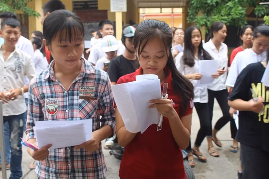 Thí sinh dự thi vào lớp 10 THPT năm 2017 tại Thanh Hóa (ảnh Nguyễn Quỳnh) 