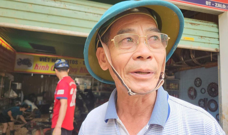 Ông Lô Văn Tiệp - Bí thư Chi bộ, Khối trưởng khối 1, thị trấn Mường Xén. Ông Lô Văn Tiệp - Bí thư Chi bộ, Khối trưởng khối 1, thị trấn Mường Xén.