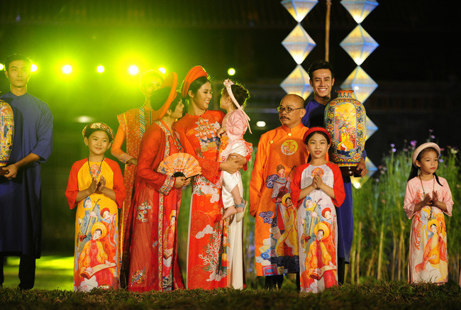 Con gái Hồng Quế tự tin xuất hiện bên Ngọc Hân mà không có mẹ - Ảnh 4.