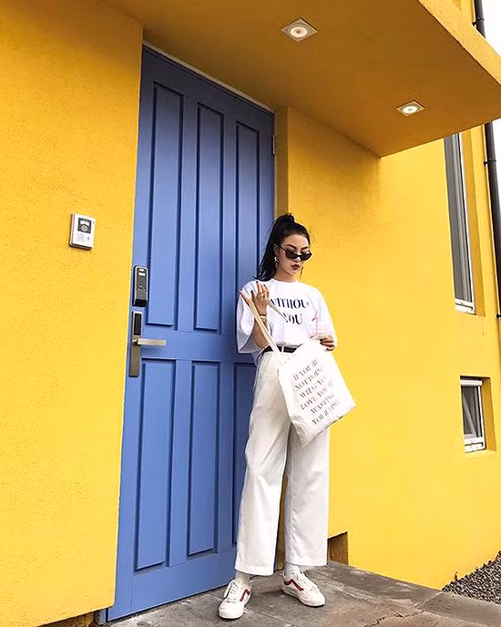 Gợi ý phối đồ mùa hè với quần jeans ống suông năng động ảnh 7