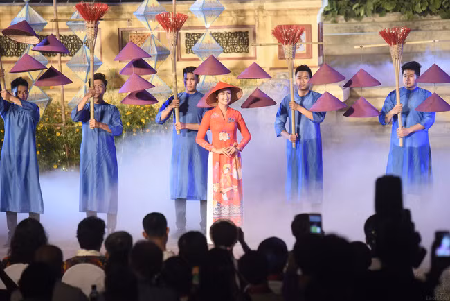 Con gái Hồng Quế tự tin xuất hiện bên Ngọc Hân mà không có mẹ - Ảnh 9.