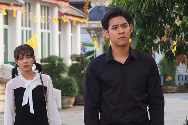 Chê vợ bán hàng rong, chồng ngẩn người khi sếp nói: 'Cô ấy vừa mua xe 2 tỷ bên mình'