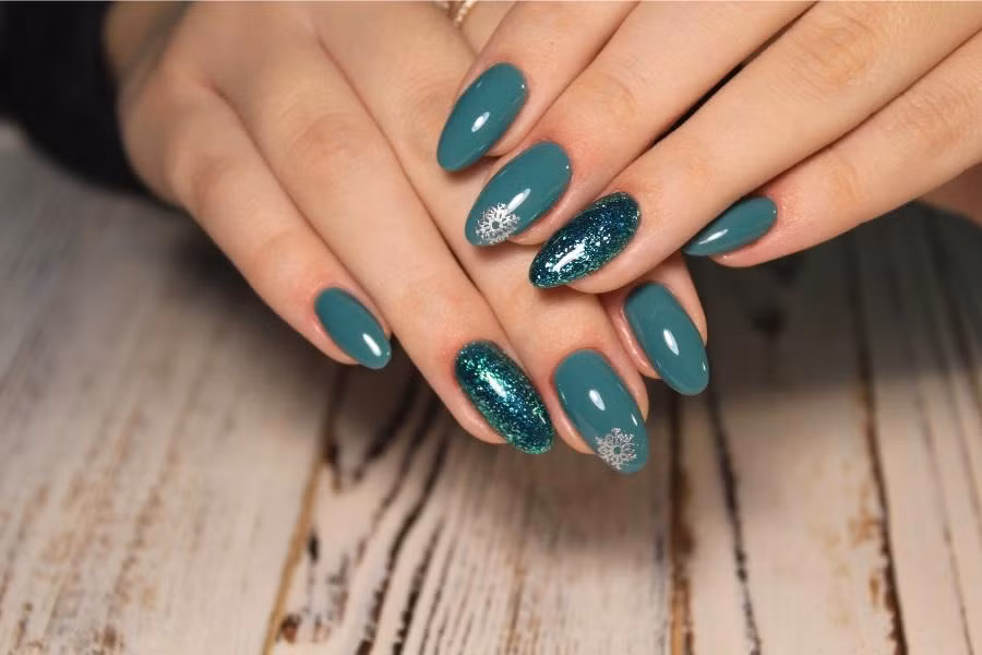 Sắc xanh bạc hà cùng hình vẽ hoa tuyết độc lạ.