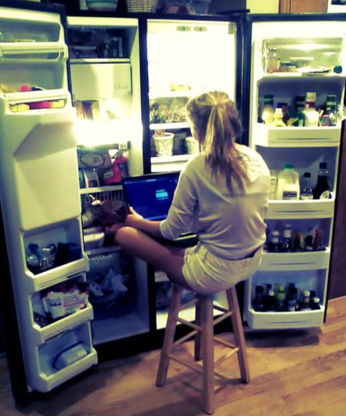 Mát mẻ thế này mới thoải mái ngồi chơi được. cuoi-te-ghe-16-6-2-kieu-phan-ung-cua-con-gai-khi-bi-da-7