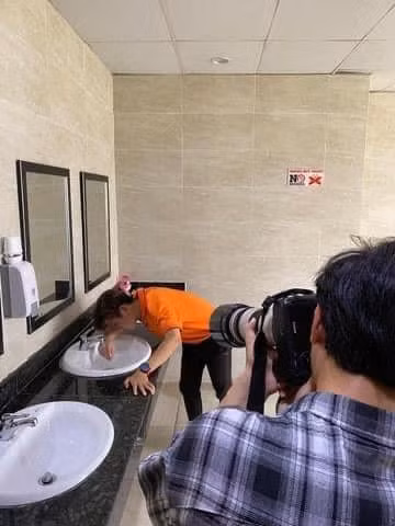 Nhờ bạn thân chụp ảnh và cái kết cười ra nước mắt ảnh 3