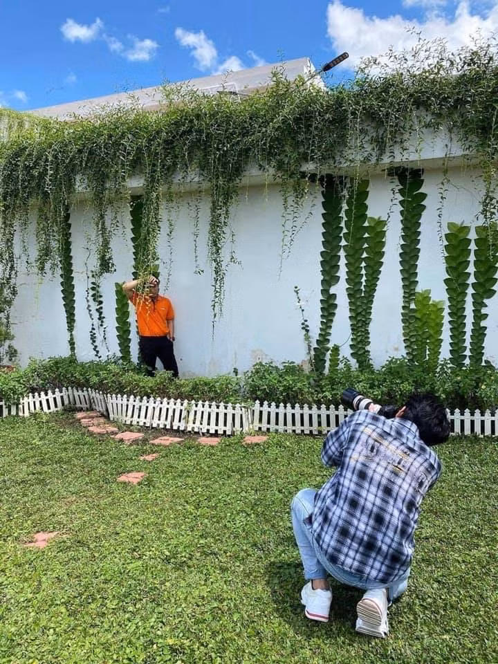 Nhờ bạn thân chụp ảnh và cái kết cười ra nước mắt ảnh 17