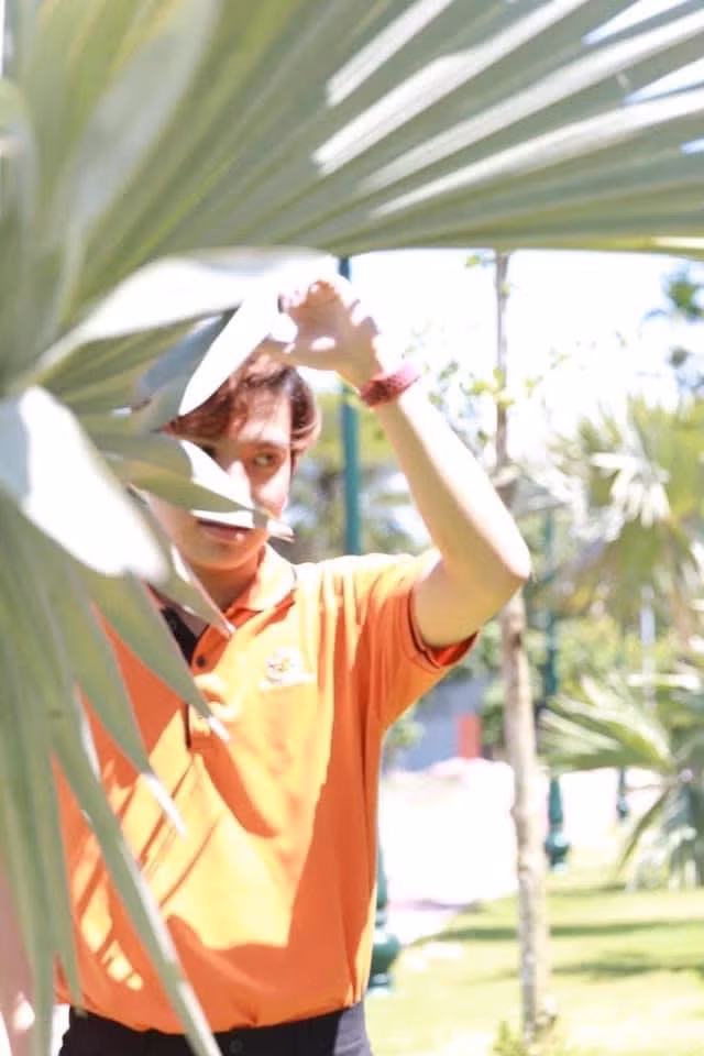 Nhờ bạn thân chụp ảnh và cái kết cười ra nước mắt ảnh 14