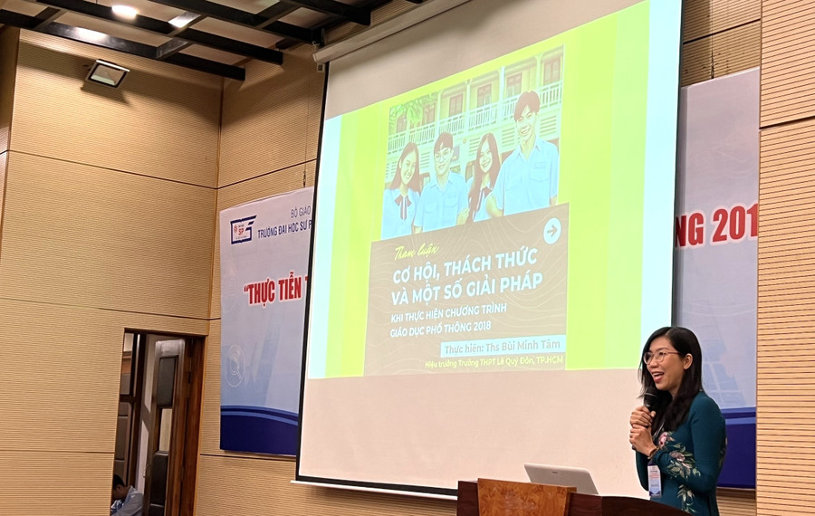 Bà Bùi Minh Tâm, Hiệu trưởng Trường THPT Lê Quý Đôn (TPHCM) chia sẻ thực tiễn triển khai chương trình GDPT 2018 tại trường mình. Bà Bùi Minh Tâm, Hiệu trưởng Trường THPT Lê Quý Đôn (TPHCM) chia sẻ thực tiễn triển khai chương trình GDPT 2018 tại trường mình.