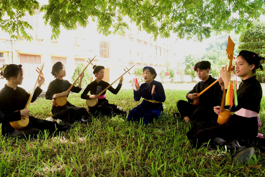 Hiện nay, Câu lạc bộ hát Then - đàn tính của trường Phổ thông Dân tộc nội trú THPT tỉnh Tuyên Quang sinh hoạt đều đặn vào các ngày thứ 7 và chủ nhật trở thành hoạt động ý nghĩa để học sinh tham gia. Hiện nay, Câu lạc bộ hát Then - đàn tính của trường Phổ thông Dân tộc nội trú THPT tỉnh Tuyên Quang sinh hoạt đều đặn vào các ngày thứ 7 và chủ nhật trở thành hoạt động ý nghĩa để học sinh tham gia.