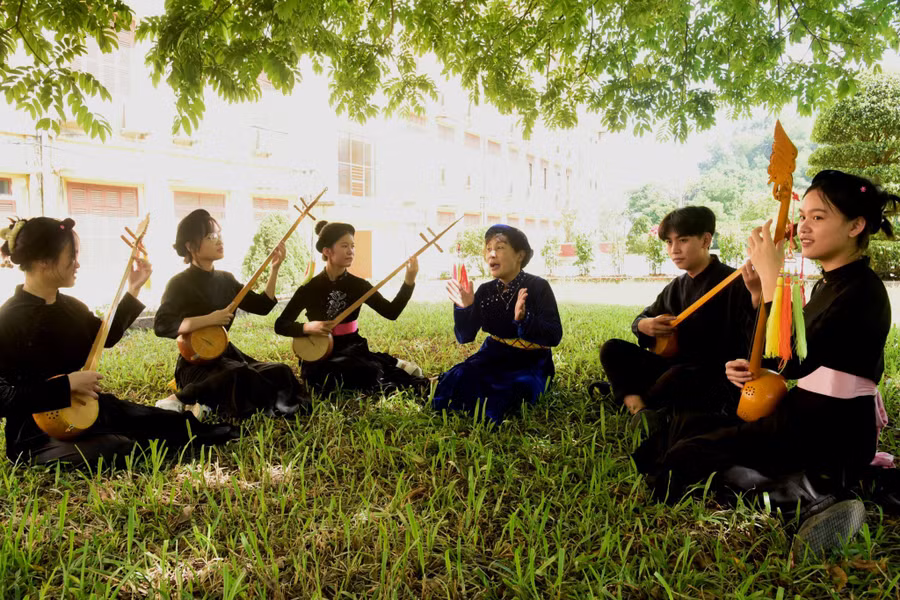 Hiện nay, Câu lạc bộ hát Then - đàn tính của trường Phổ thông Dân tộc nội trú THPT tỉnh Tuyên Quang sinh hoạt đều đặn vào các ngày thứ 7 và chủ nhật trở thành hoạt động ý nghĩa để học sinh tham gia.