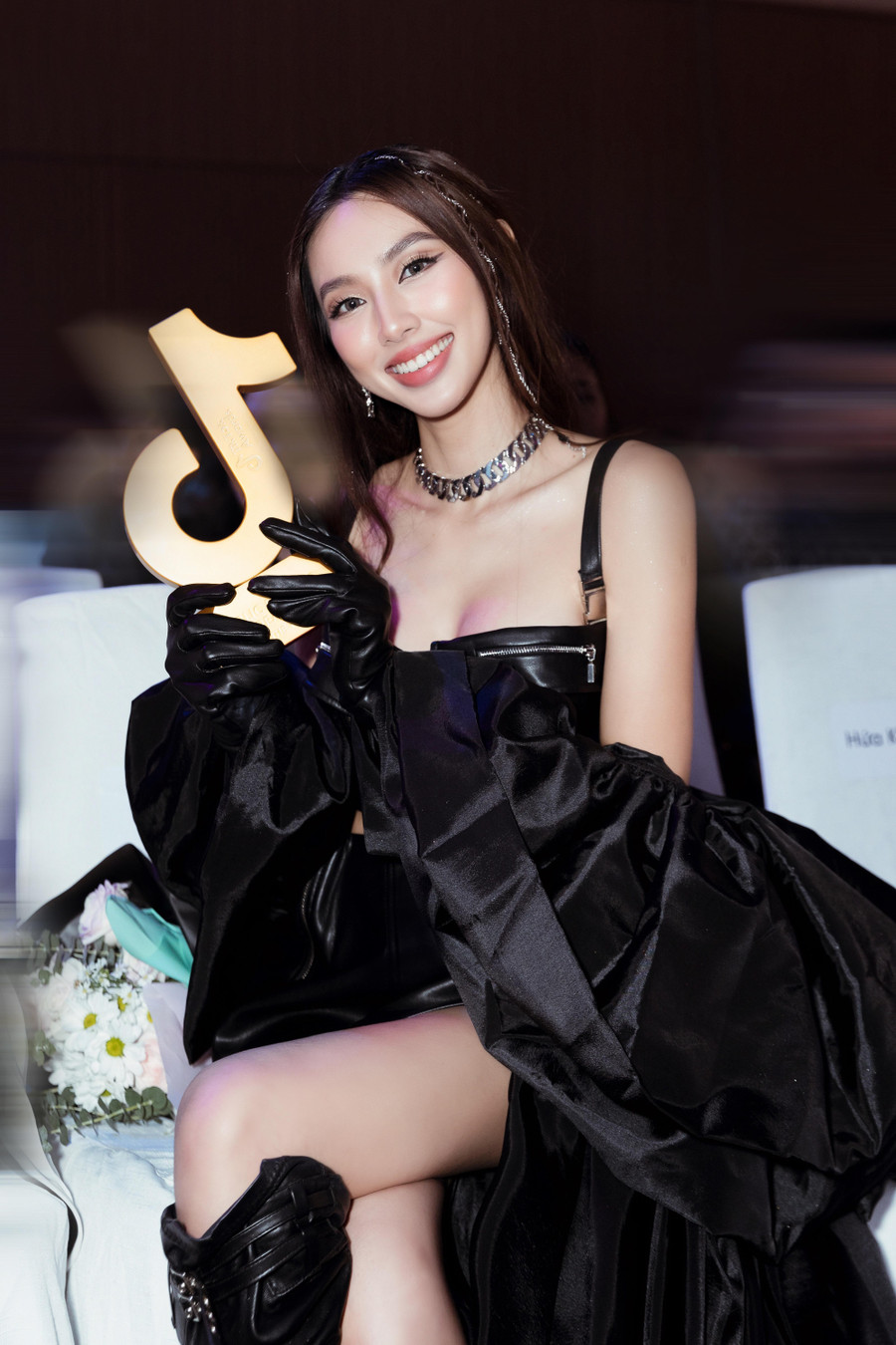 Người đẹp sinh năm 1998 mang đến hình tượng miêu nữ đầy nóng bỏng. Người đẹp sinh năm 1998 mang đến hình tượng miêu nữ đầy nóng bỏng.